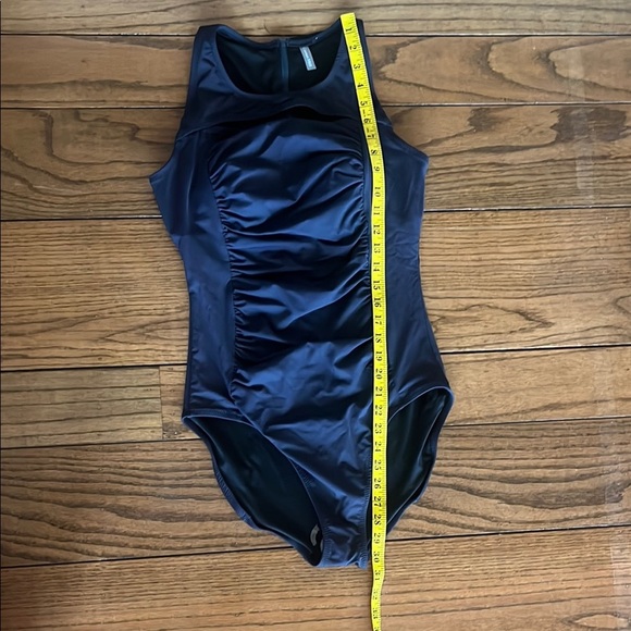 Garnet Hill Women's Black Active High-Neck One-Piece Swimsuit Size 12 - Picture 10 of 12